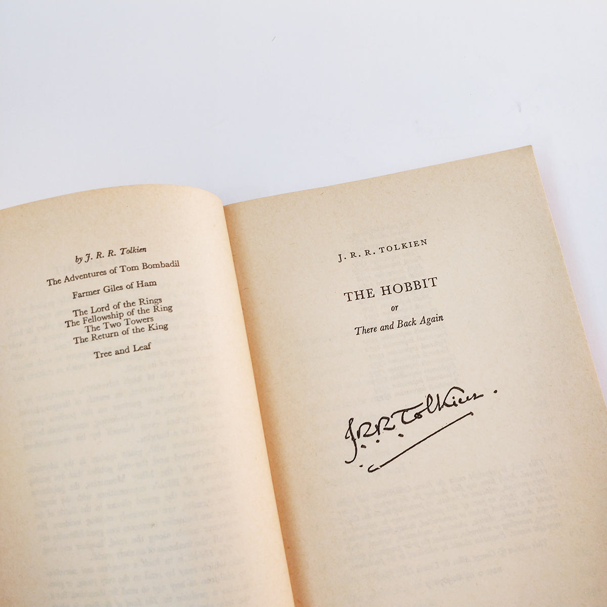 J R R Tolkien - The Hobbit